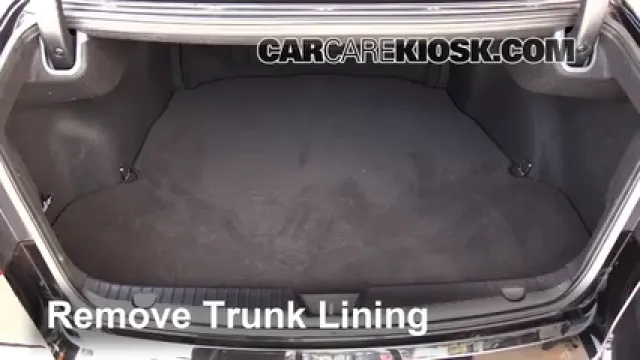 2014 Kia Cadenza Premium 3.3L V6 Levantar auto Usar el gato para levantar el auto